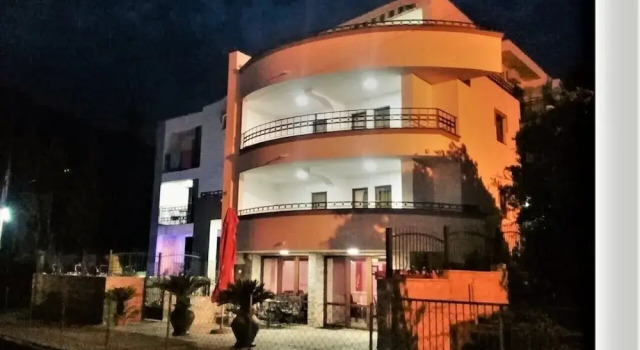 Villa M, Đặt Biệt thự Nhà tranh ở Bar, Nhà tranh