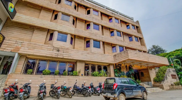 Capital O 1399 Hotel Yuvraj Palace, Book Hotel Hotels in Jharkhand with a Pool, Swimming Pool