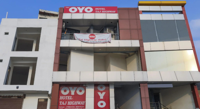 OYO 74663 Taj Highway Hotel