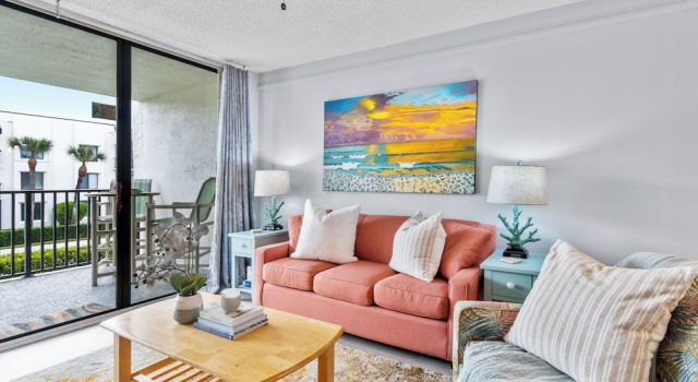 Апартаменты c 1 комнатой с балконом Cape Winds - Oceanfront Pool, Tennis & Sauna Condos near Port Canaveral