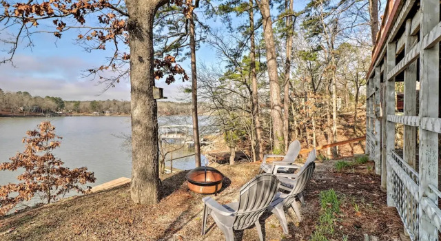 Коттедж с 3 комнатами с балконом Riverfront Deck + Fire Pit: Hot Springs Retreat!