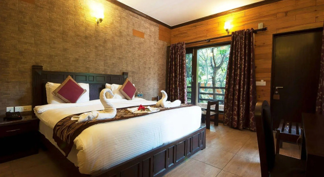 Tuskars Resort Corbett, Забронировать Курортный отель Отели Найнитал с бассейном, Бассейн