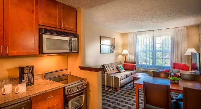 Четырёхместный люкс с 2 комнатами TownePlace Suites by Marriott Baltimore BWI Airport