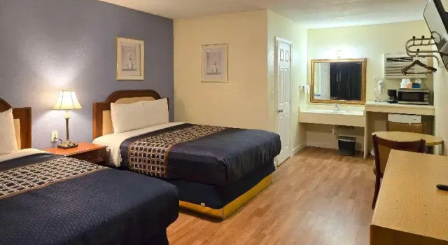 Четырёхместный номер Standard Rodeway Inn & Suites Blythe I-10