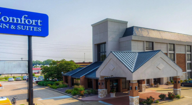 Четырёхместный номер Standard Comfort Inn & Suites Evansville Airport