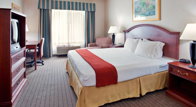 Holiday Inn Express Independence - Kansas City, an IHG Hotel, Prenota Hotel Hotel a Independence con parcheggio, Parcheggio