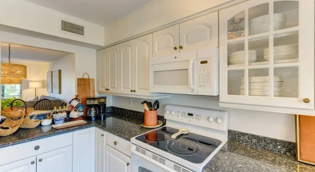 Апартаменты Comfort Coastal Paradise Condo