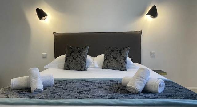Трёхместный семейный номер Standard Le Confidentiel Hôtel & SPA