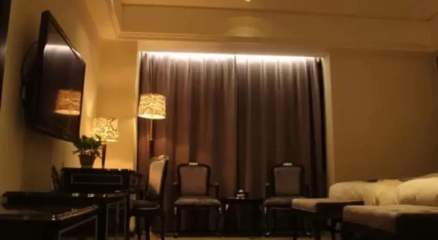 Chu Tian Yin Xing Hotel, Rezerwuj Hotel Urumqi Xinjiang