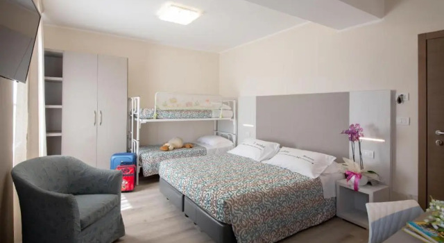 Четырёхместный номер Standard Hotel Sole