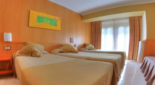 Трёхместный номер Standard Hotel Univers