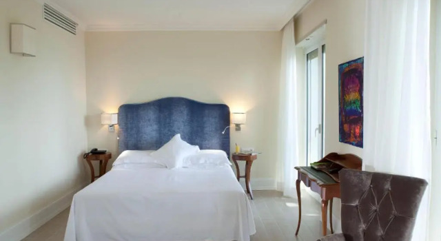 Номер Standard Hotel Riviera & Maximilians