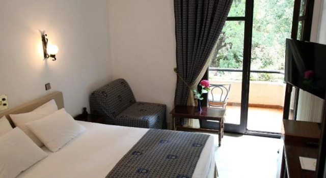 Miramare, Book Hotel Chrisi Akti 