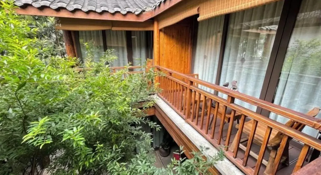 Двухместный люкс Executive Мансарда с балконом Ancient Charm Inn Chengdu Chunxi Road