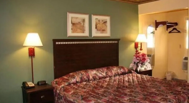 Номер Standard Plaza Travel Inn