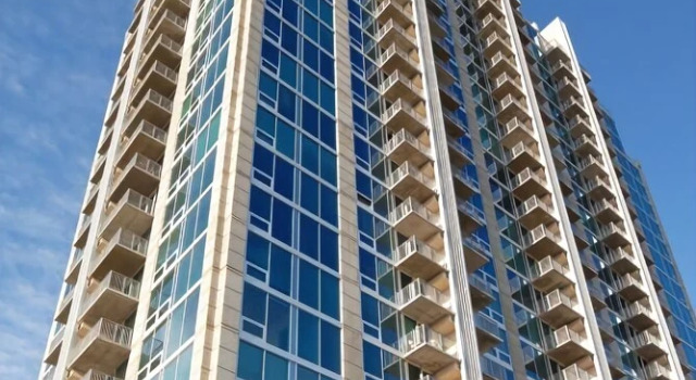 1 Bedroom and 2 Bedroom Uptown Apartments with City Views by Frontdesk, Забронировать Апартаменты/квартира Шарлотте Северная Каролина, рядом с Залы славы Национальной Ассоциации гонок серийных автомобилей