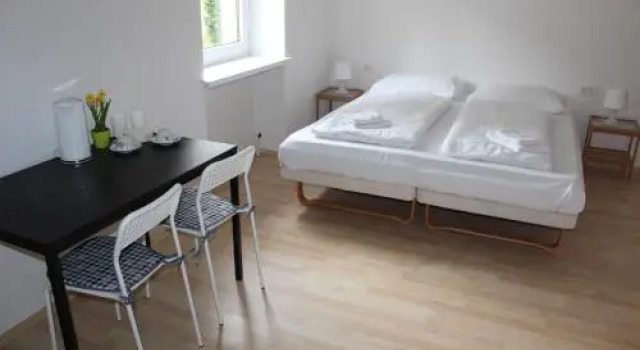 Lemonwood House, Prenota Hotel Postumia 