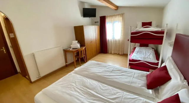 Четырёхместный номер Comfort Casteluce Hotel Funivie