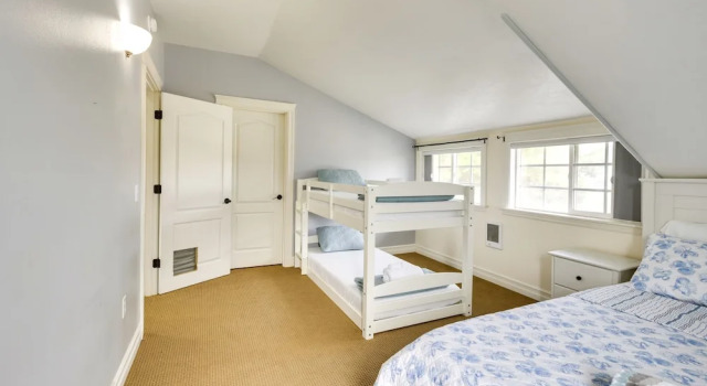 Coastal Lincoln City Home w/ Spacious Deck!