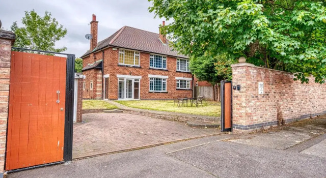 Elegant 5 Bedroom House in Nottingham