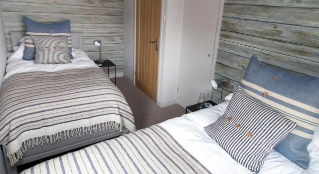 Коттедж с 2 комнатами No33 Hillview Lodge