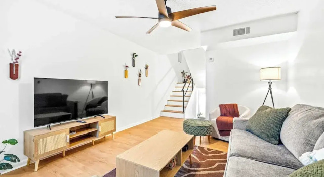 The Capri Villa - Stay for 6, Book Villa Sommerhuse i Tampa, Hytte