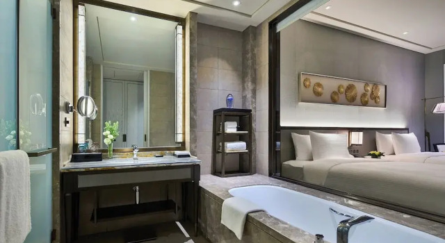 Двухместный номер Economy с балконом и с видом на море Steigenberger Hotel Qingdao