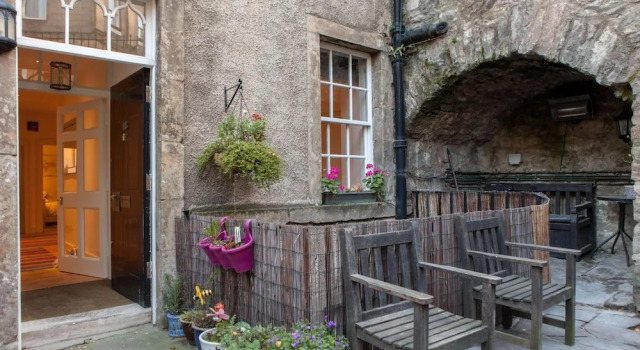 Central Cosy Home for 6 in Edinburgh, Забронировать Отель Отели Эдинбурга 3 звезды, рядом с Church of St Andrew &amp; St George, 3*