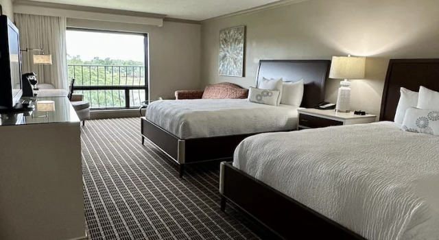 Четырёхместный номер Standard с красивым видом из окна Mission Resort and Club