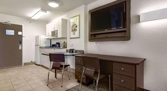 Четырёхместный номер Deluxe Motel 6-Saskatoon, SK
