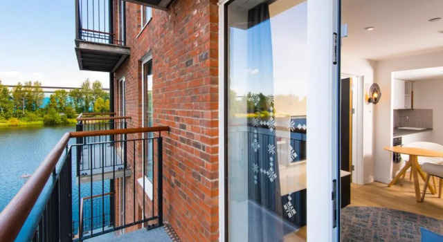 Люкс с балконом Staybridge Suites - Cardiff by IHG