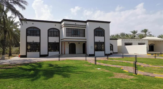 بيت العز السياحي Al-Ezz Tourist House, Book Hotel Billige hoteller i Sohar