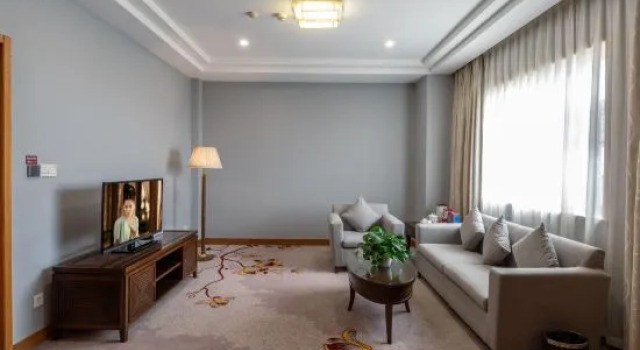 Люкс с видом на реку Daqian International Hotel