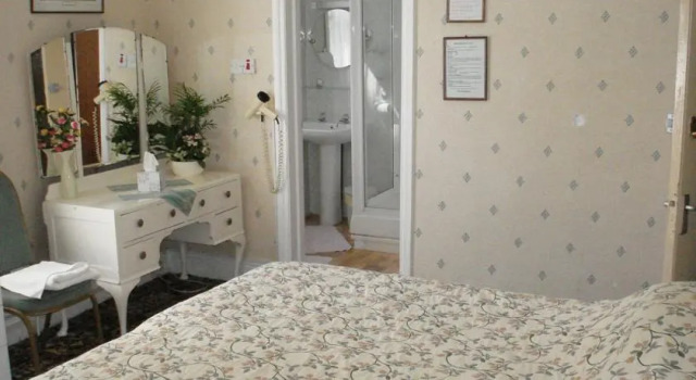 Oak Villa Hotel