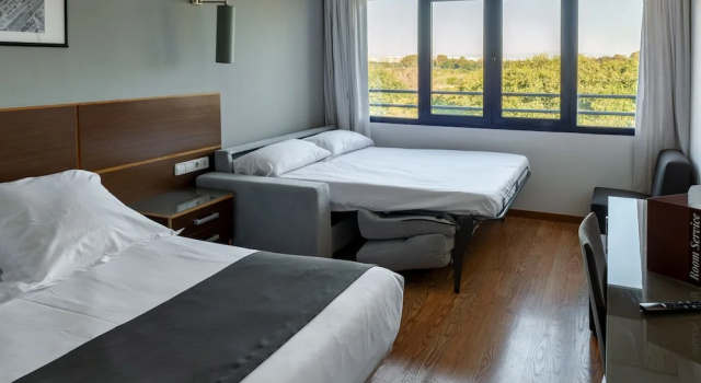 Четырёхместный номер Standard Plaza Alaquàs
