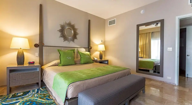 Люкс Deluxe c 1 комнатой с видом на океан Holiday Inn Club Vacations The Royal Sands All Inclusive