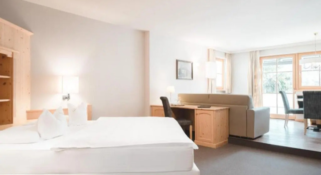 Люкс Deluxe Hotel Tiefenbrunn Gardensuites & Breakfast