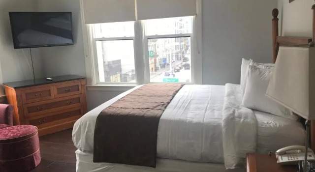 Двухместный номер Deluxe Warfield Hotel