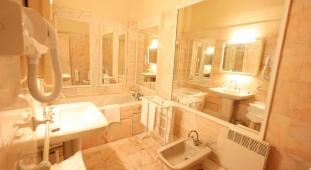 Трёхместный номер Standard Belle Isle Sur Risle - Chateau Hotel & Spa