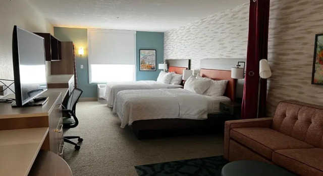 Четырёхместный люкс Home2 Suites By Hilton Bloomington Normal