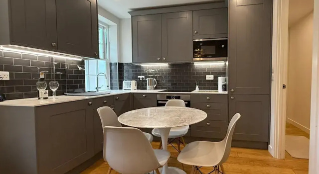 Апартаменты Central London Apartment With 2 Bedrooms -sleeps 6