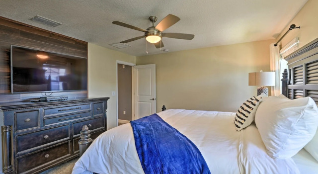 ~ 6 Mi to Disney: Kissimmee Retreat w/ Pool!, Rezerwuj Hotel Kissimmee Kissimmee