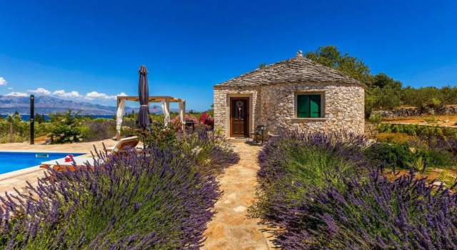 Вилла Deluxe Beautiful villa Big Hobbit 1&2