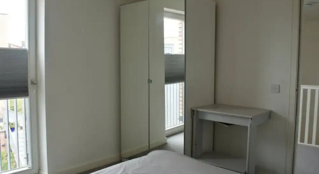 Modern 2 Bedroom Apartment With Parking, Забронировать Апартаменты/квартира Эдинбург Midlothian, рядом с Холирудское абатство