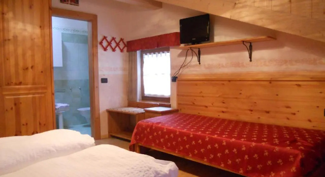 Четырёхместный номер Standard Мансарда Hotel Garnì Salvanel