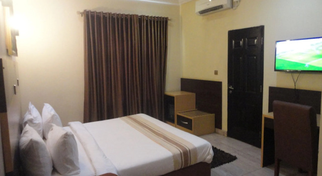 Caesar's Court Hotel and Suites