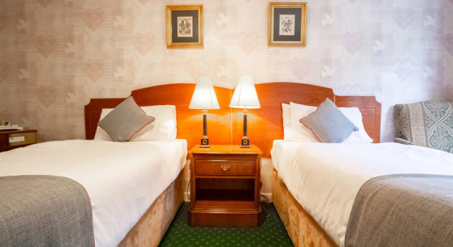 Clachan Cottage Hotel, Book Hotel Hoteller i Stirlingshire med parkering, Parkering