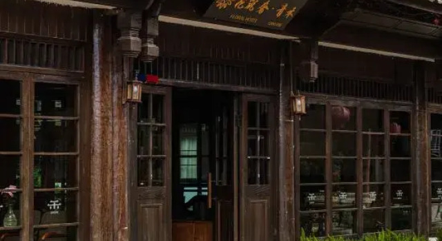 Floral Lux Hotel·Qinghe Hotel (South Gate Store of the Old Town of Lijiang), Забронировать Отель Бизнес-отели Лицзян, рядом с Улица Сквер-стрит Древнего города Даянь, 4* 5*