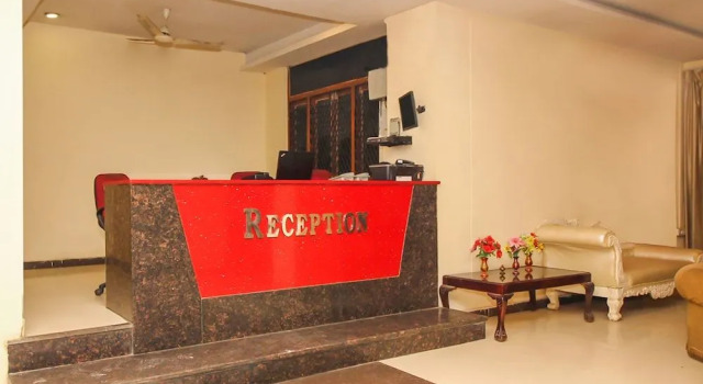 OYO 7343 Al Shareef Palace, Rezerwuj Hotel Surūrnagar 