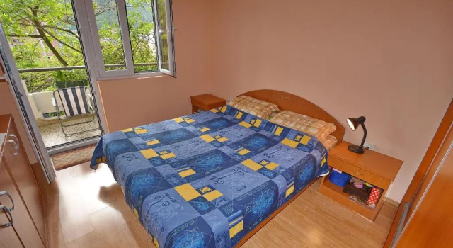Central Apartment Dobrota I, Book Lejlighed Hoteller i Kotor Riviera med parkering, Parkering